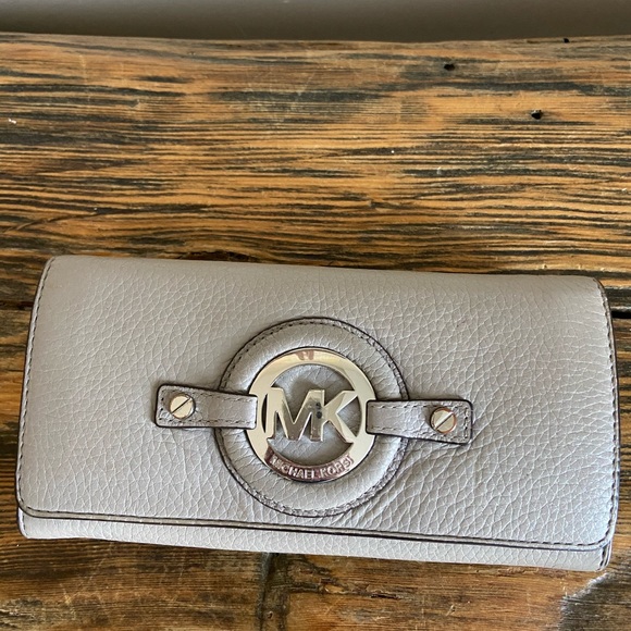 Michael Kors Wallet - Picture 1 of 4